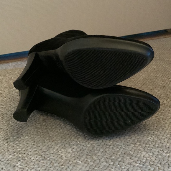 Aquatalia Black Suede Ankle Booties- great condition - Picture 4 of 4